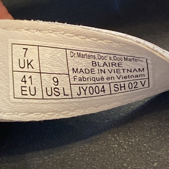 Dr.Martens Blaire Sandal, White,Size 9
The signature pull loop & chunky sole - Picture 11 of 13